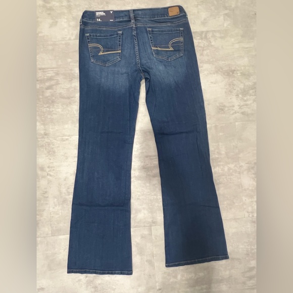 NWT American Eagle Outfitters Low-Rise Favorite Boyfriend
Jean - Picture 2 of 5